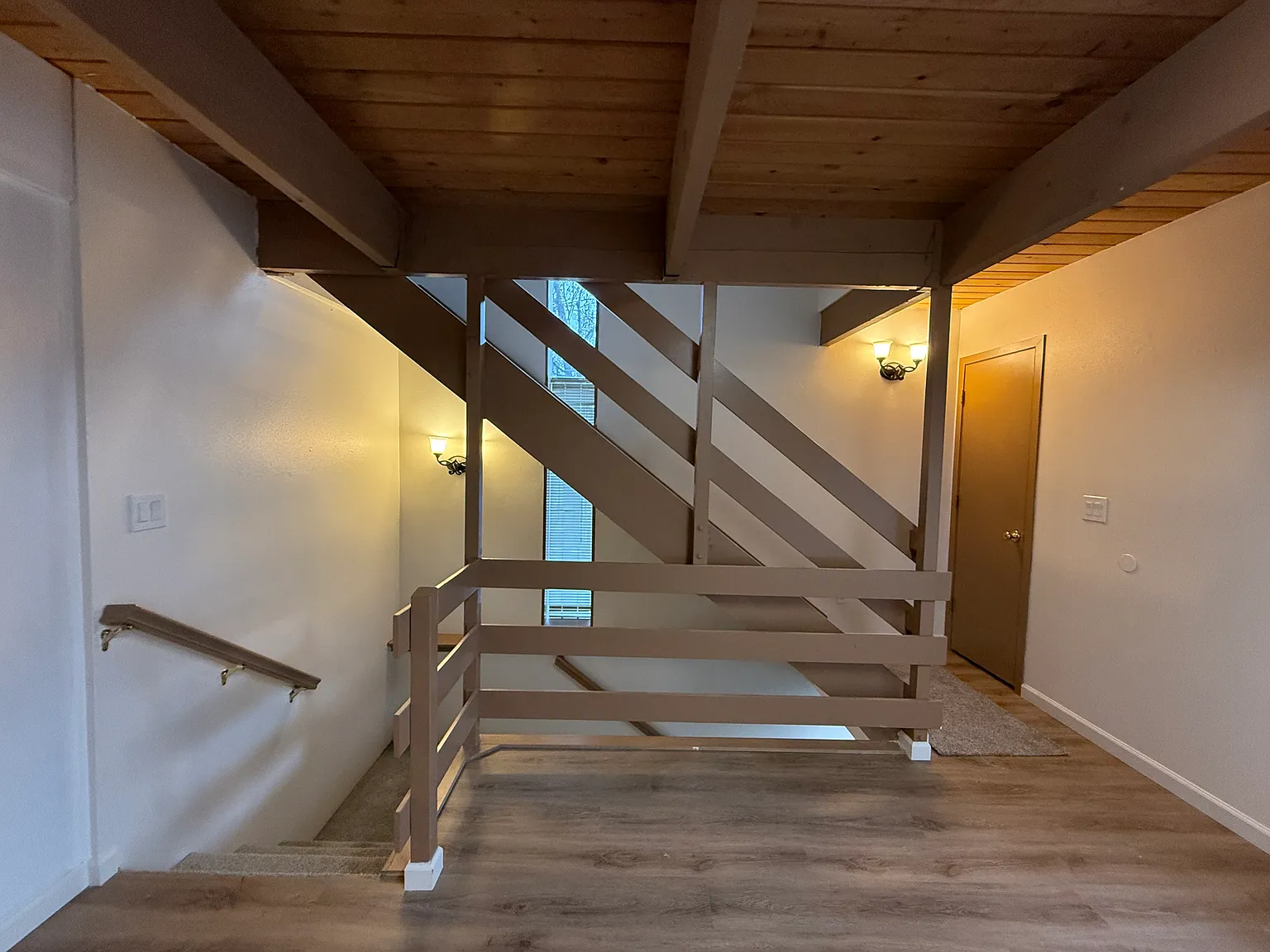 2 bed, 1.5 bath, 1045 sqft, $1,925 — Photo 3