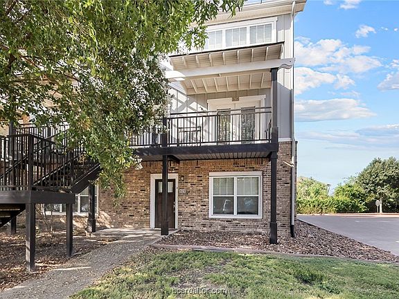 3rd image of 1725 Harvey Mitchell Pkwy S APT 638