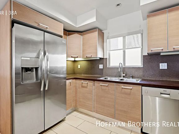 5th image of 1448 Armacost Ave #105