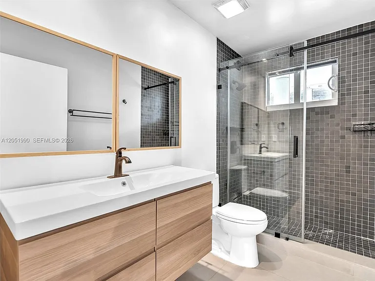 444 NE 30th St #608 — Photo 35