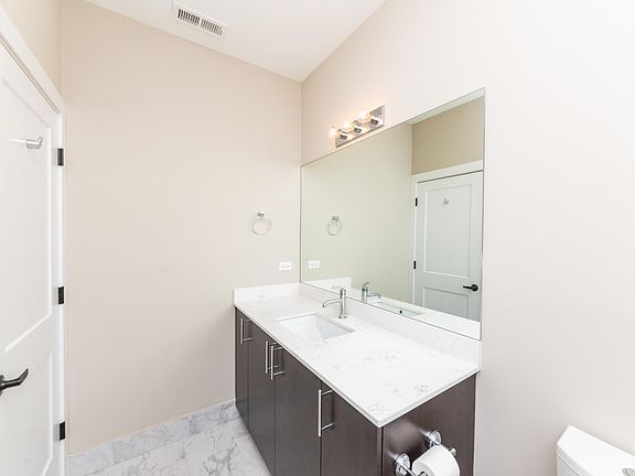 3rd image of 933 W Belle Plaine Ave #203FLT