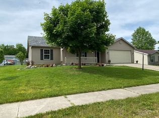 611 Follett Ln, Fremont, IN 46737