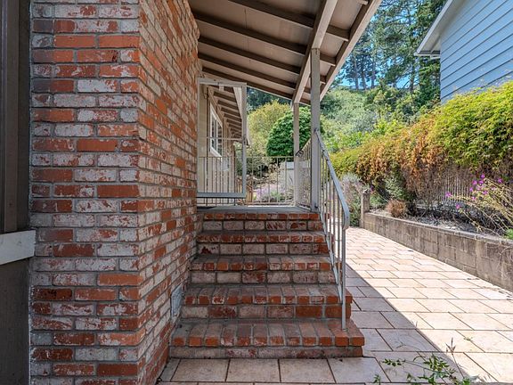 3rd image of 1539 Terra Nova Blvd