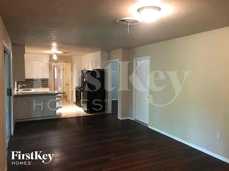 5605 Odessa Ave — Photo 5