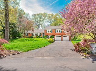 15 Bayberry Ln, Norwalk, CT 06851