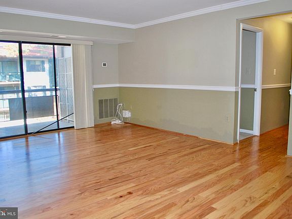 3rd image of 2850 Dover Ln APT 203