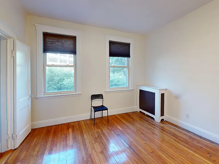 28 Sidlaw Rd #2 — Photo 2