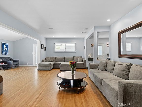 5th image of 609 E Bennett Ave