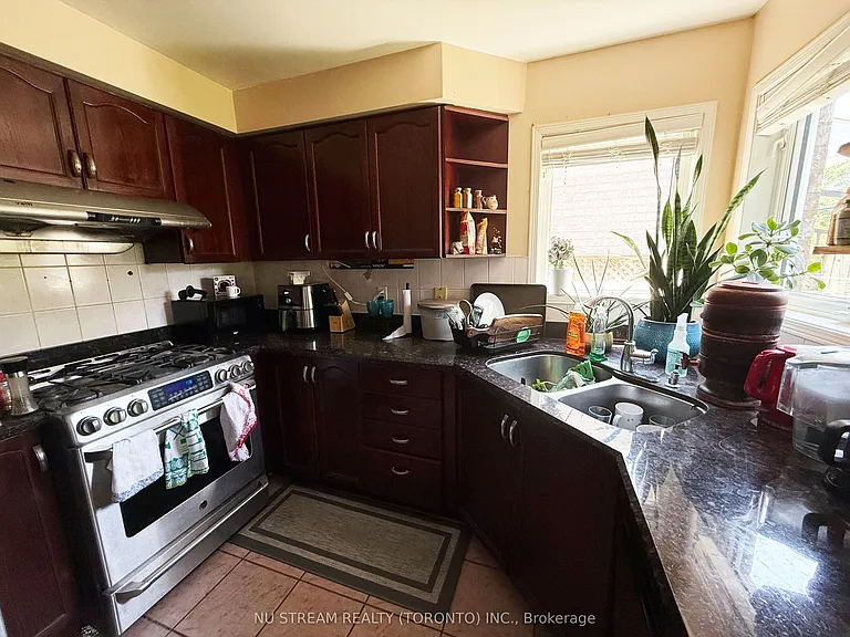 1081 Blueheron Blvd — Photo 7