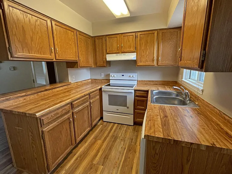 3426 Queen Anne Way — Photo 7