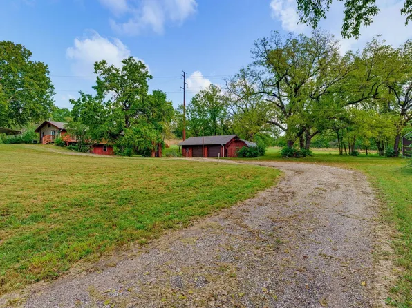 40 Deep Creek Rd, Manhattan, KS 66502