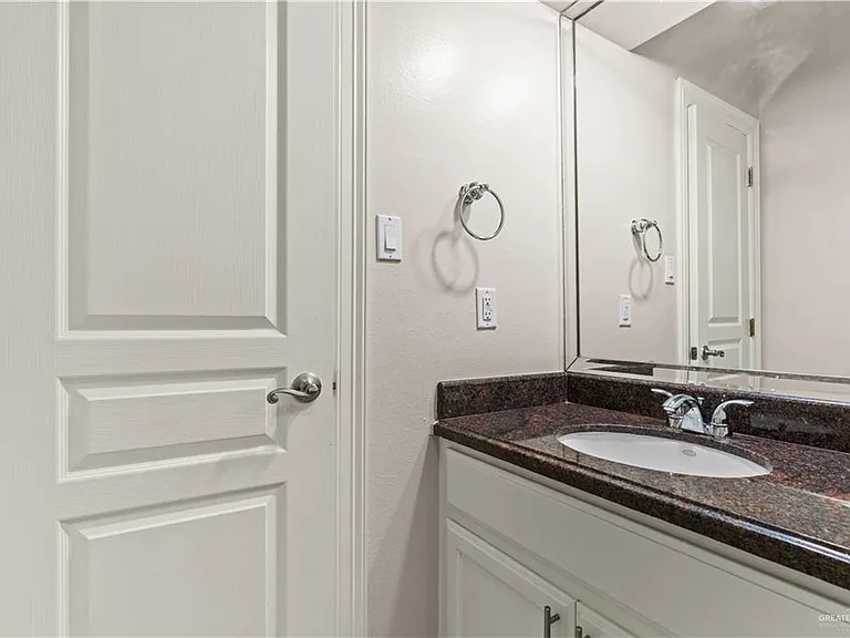 3514 Los Lagos Dr — Photo 20