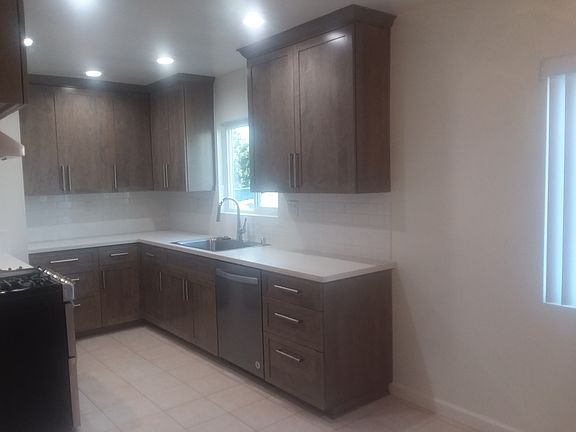 5th image of 2732 Arlington Ave APT B