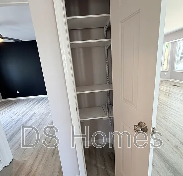 1028 Kent St — Photo 20