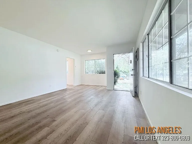 10565 Camarillo St — Photo 19