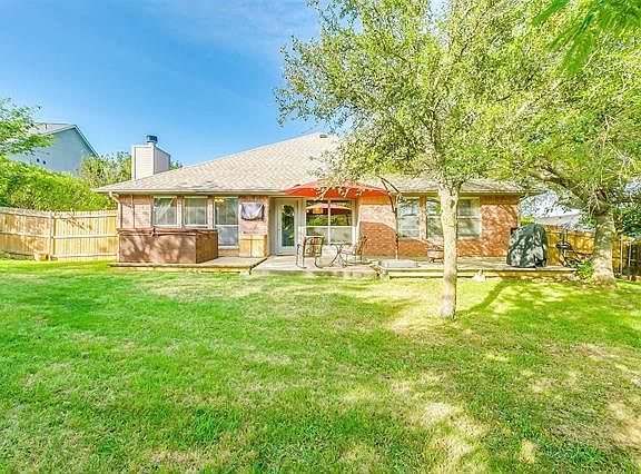 5th image of 505 Hilltop Pl