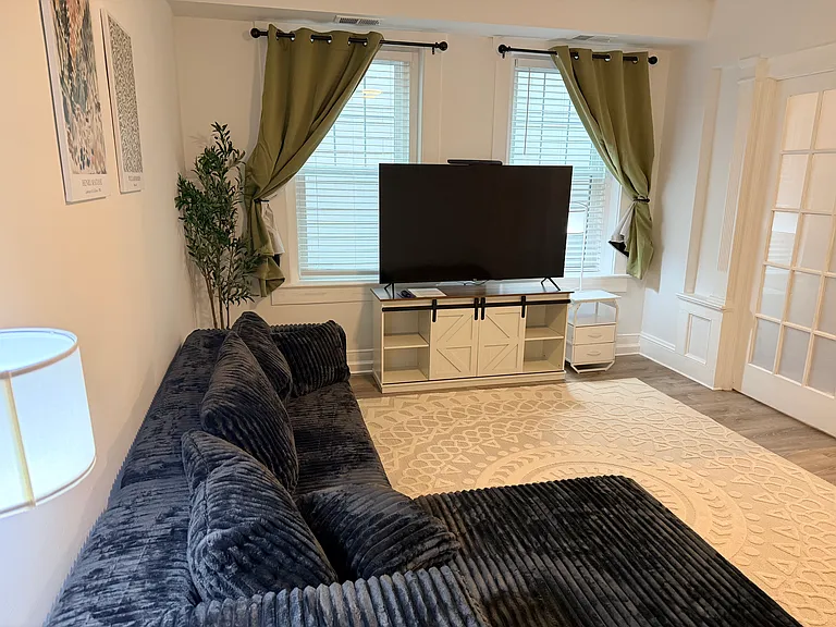 1323 Colonial Ave #4 — Photo 4