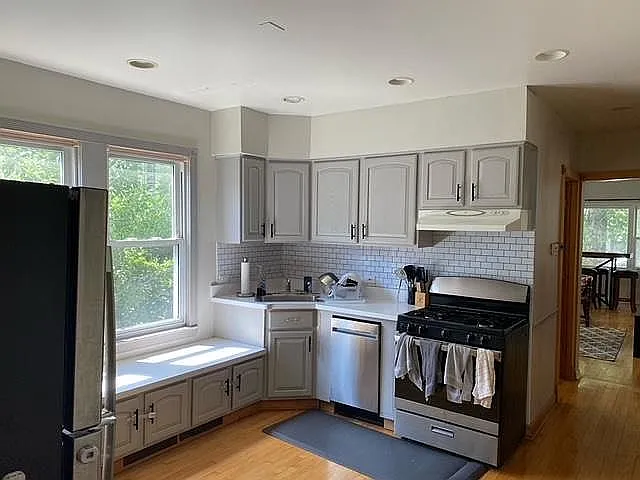 2 bed, 1000 sqft, $2,200 — Photo 2