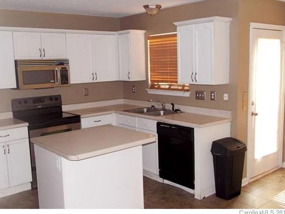 3rd image of 3209 Periwinkle Ct