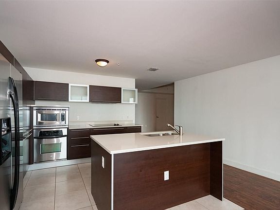 5th image of 1900 N Bayshore Dr APT 2201