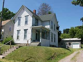 2-3 Bedroom home within minutes from the amenities of town