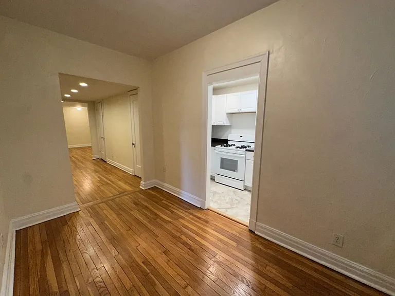 New King Edward Apartments — Photo 204