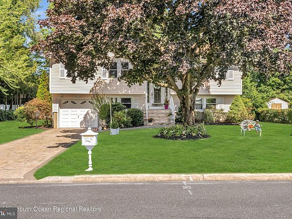4th image of 511 Maplewood Dr