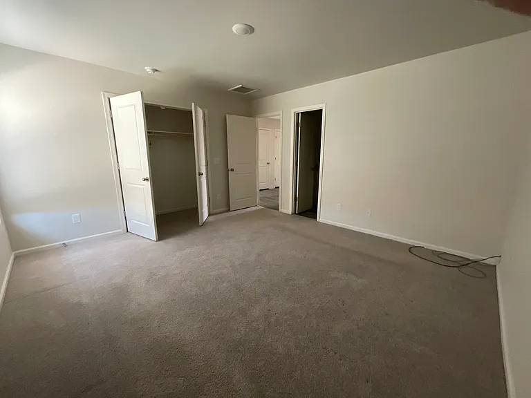 2405 Village Dr — Photo 17