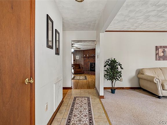 4th image of 7290 Valley Creek Dr