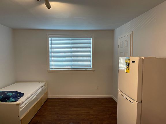 3rd image of 8 Morningside Dr