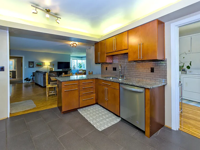 1027 W 29th Ave — Photo 8