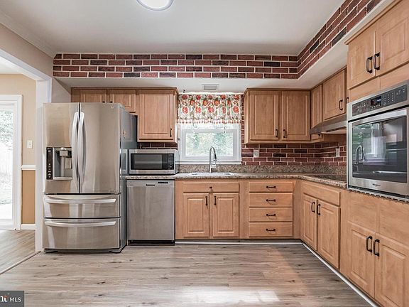 5th image of 9123 Old Burton Cir