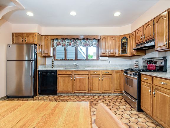 5th image of 407 Melbourne Ave