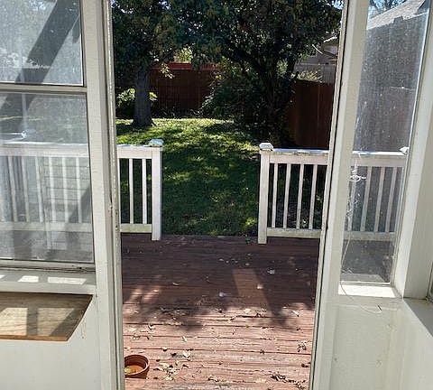 5th image of 5942 Velasco Ave