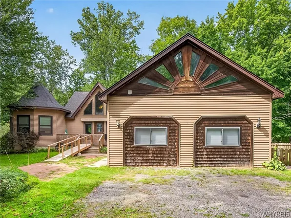 1640 Carmen Rd, Barker, NY 14012