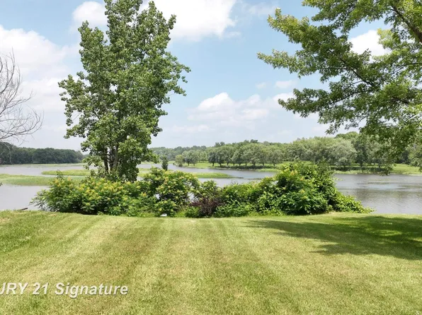 5848 N Lake Dr, Sanford, MI 48657