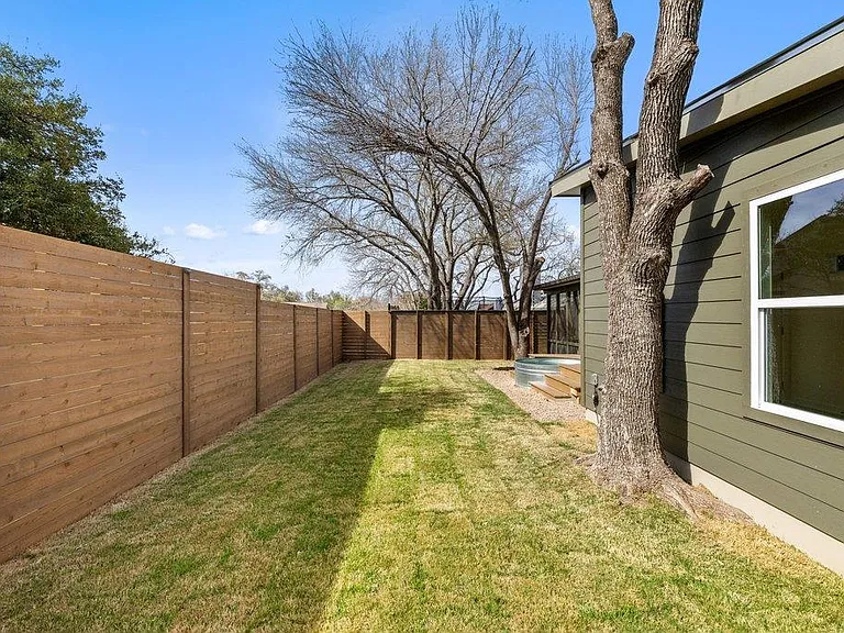 8202 Cache Dr — Photo 36