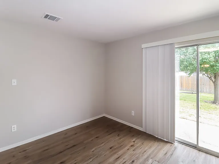 510 Riverway Ln — Photo 6