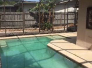 889 6th Ave NE, Largo, FL 33770