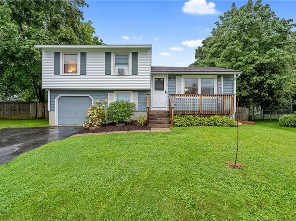 7388 Oakpost Rd, Liverpool, NY 13088