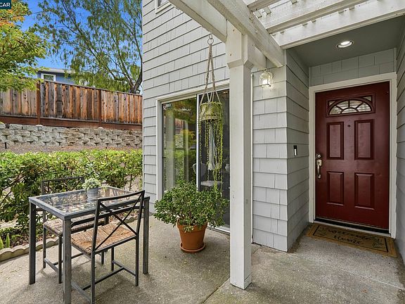 4th image of 290 Pebblecreek Ct
