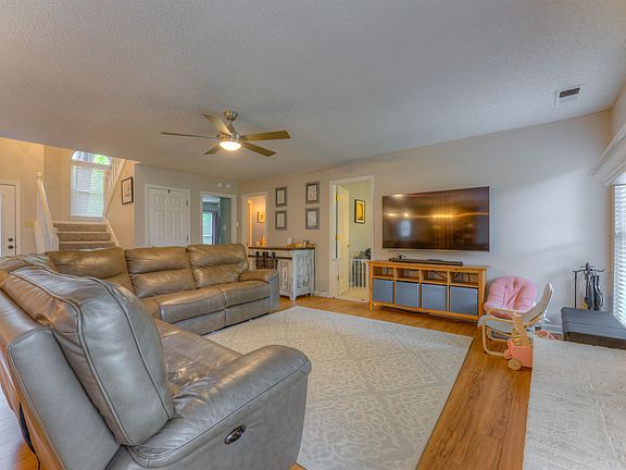 3rd image of 8690 Chris Suzanne Cir
