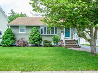 23 Kuhl Ave, Hicksville, NY 11801