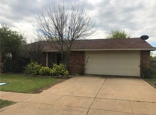 1901 Country Manor Rd, Fort Worth, TX 76134