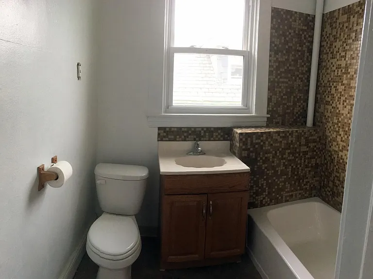2904 Chesley Ave — Photo 16