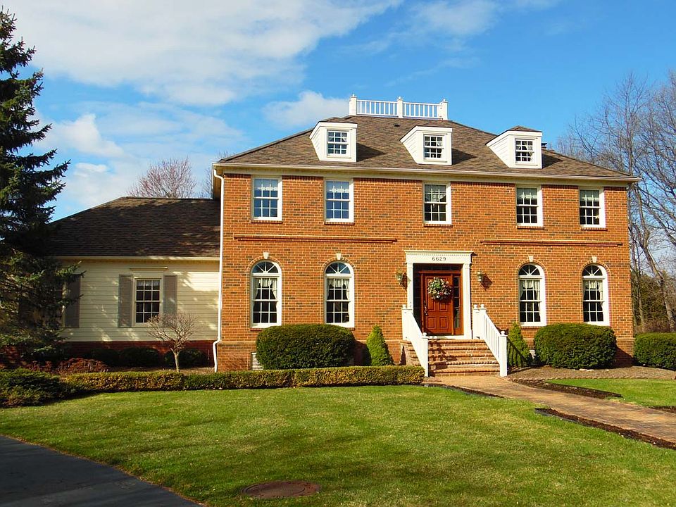 Spectacular Colonial