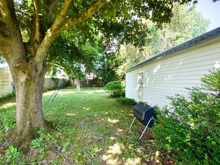 42 Thompson St — Photo 31