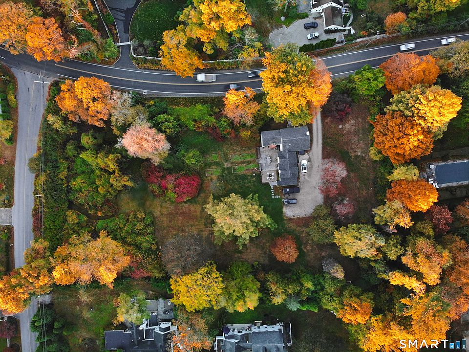 2nd image of 120 Chestnut Hill Road