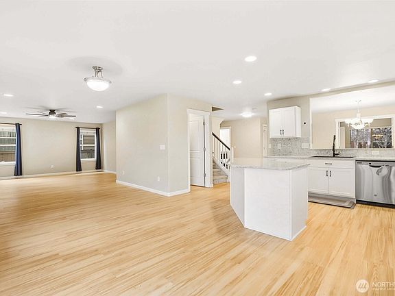 5th image of 616 Panorama Ridge