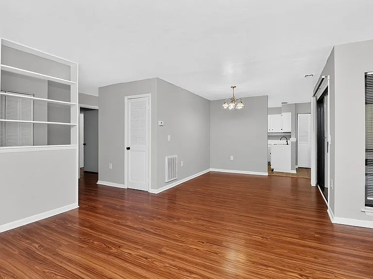 4804C Spring Lake Dr — Photo 3